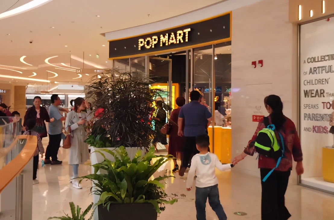 85后夫妻年入16亿,95后夫妻靠摆地摊日入九千