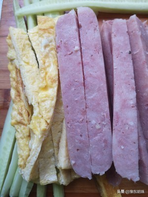 寿司怎么卷才酥脆好吃,家常寿司怎么卷不会散