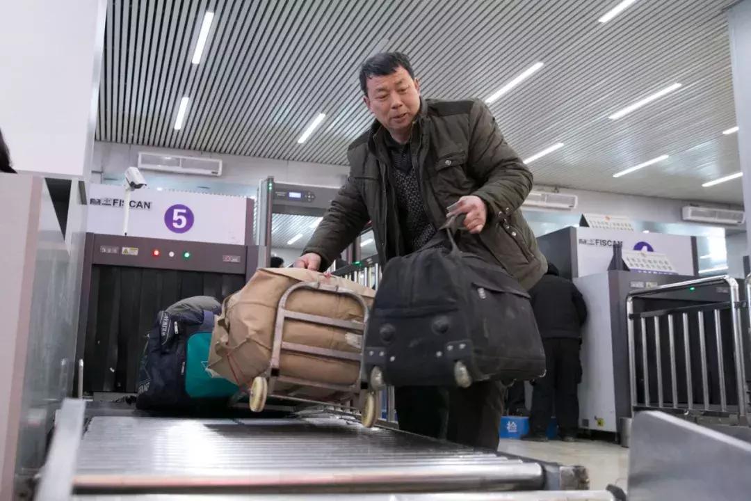 春节火车站变装,春运首日记者探访太原长途车站