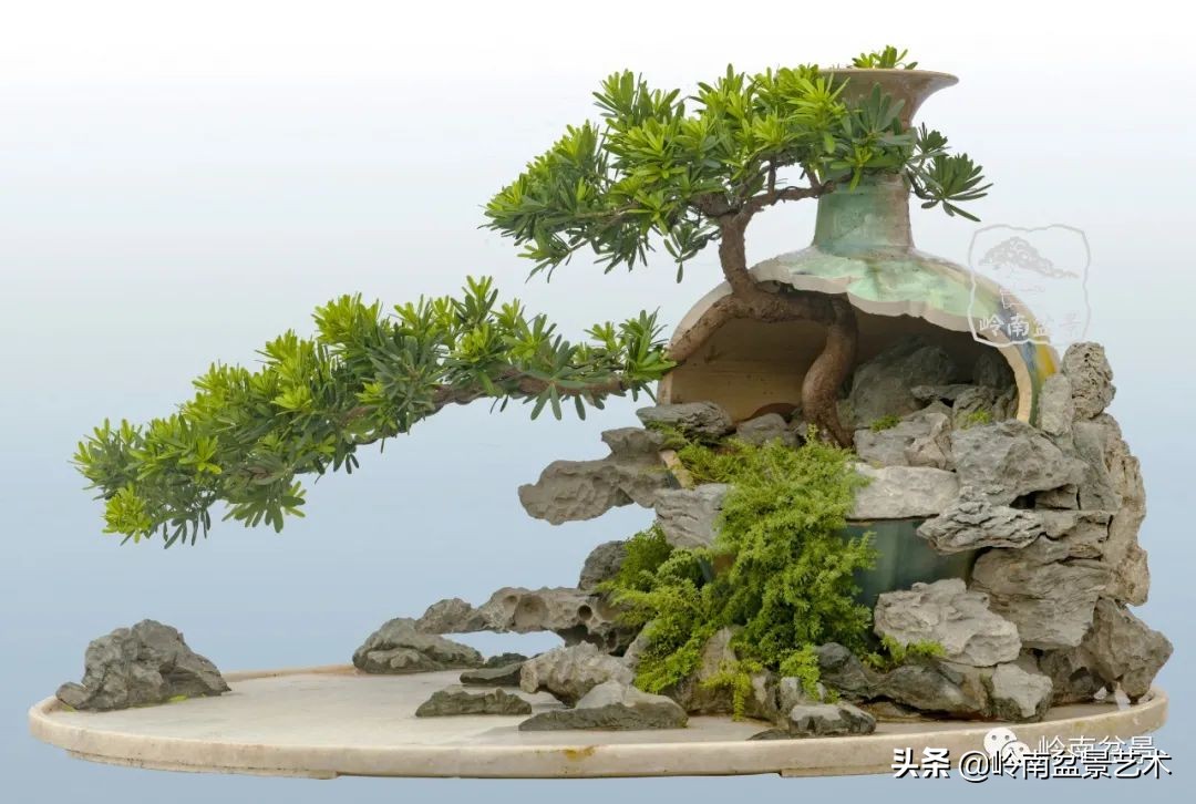 大师经典藏品,景德镇大师燕尾瓶价格