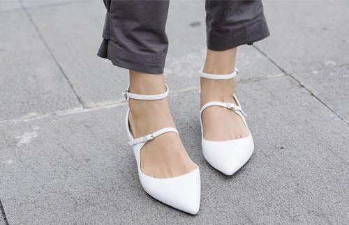 建议30岁以上女性：别穿牛仔裤配小白鞋，这些平底鞋选穿上更高级