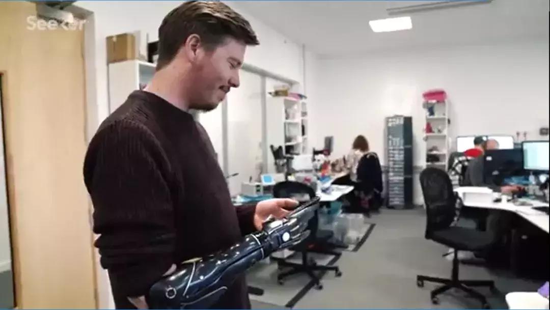 世上首款3D打印的超级英雄手臂「知社视频」第50期