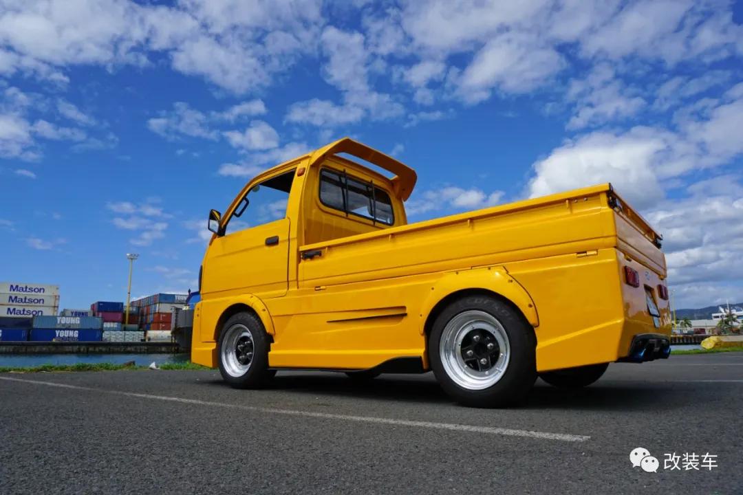 中置四驱五速手动的双门超跑,今晚我在秋名山等你