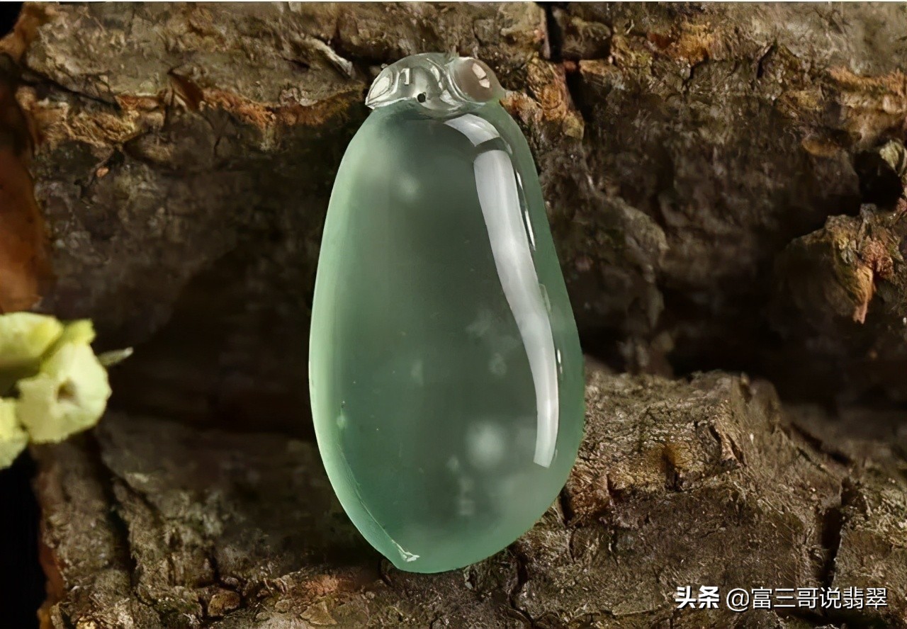 翠友一眼相中的料子,较为常见却不值得购买收藏的翡翠