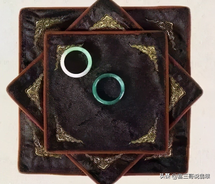 翡翠行家怎么买货的,翡翠手镯小知识买翡翠该避免的坑