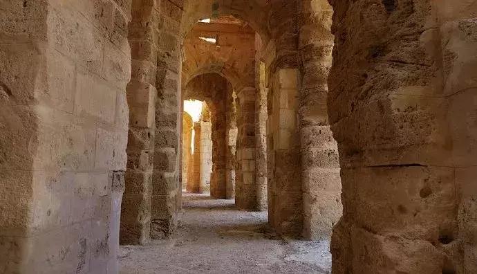 突尼斯是不是地中海,突尼斯一半沙漠