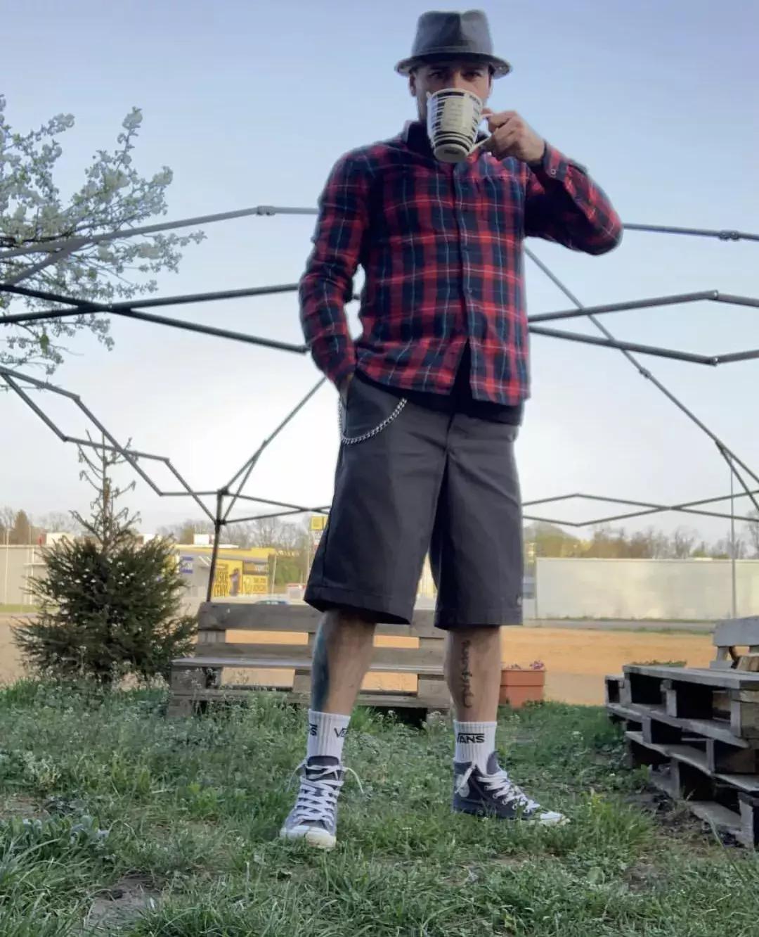 男士夏天穿短裤配什么鞋子好,舒适男士夏天休闲短裤