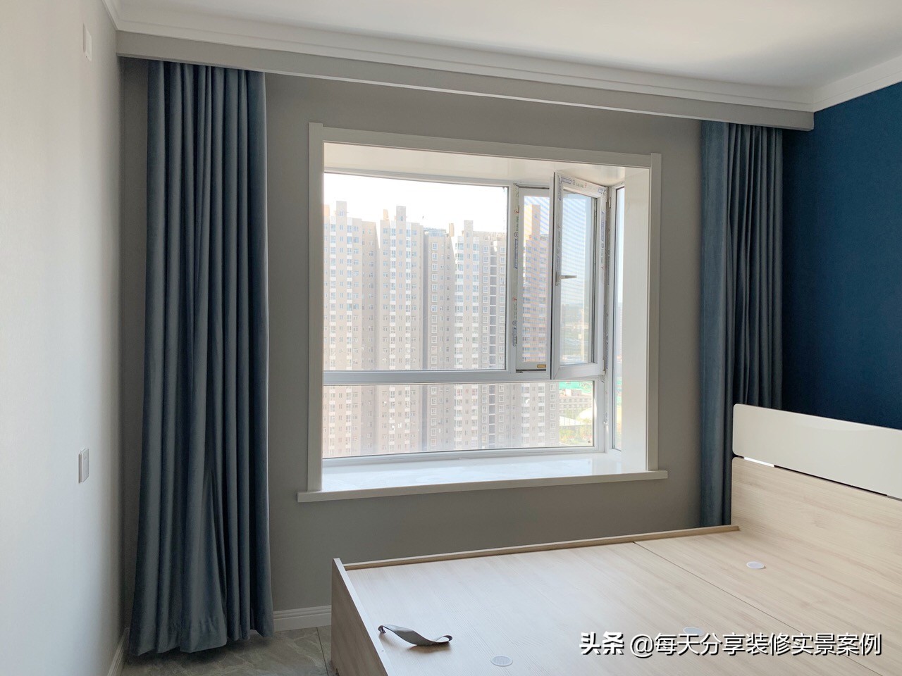 不做吊顶不贴石膏线条效果图,房子不做吊顶不做石膏线好看吗