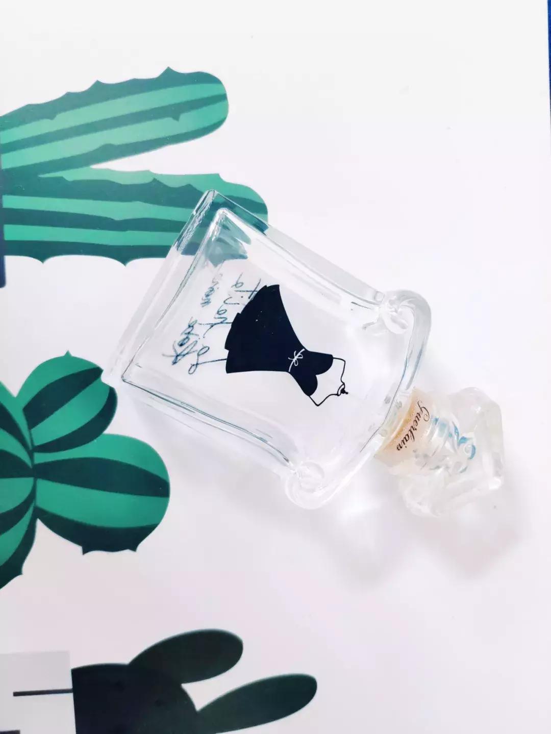 娇兰小黑裙黑色雪茄香水好闻吗,娇兰小黑裙香水30ml保质期