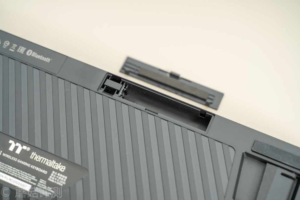 做工细腻手感超好,曜越g821多模电竞机械键盘