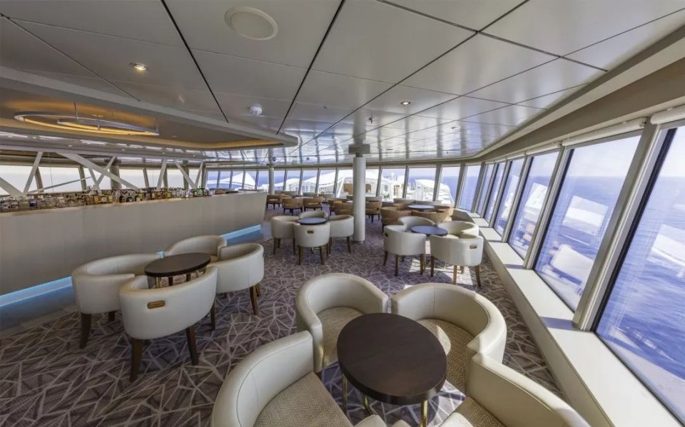 世界梦号内部游览过程 (探索梦号邮轮参观攻略)