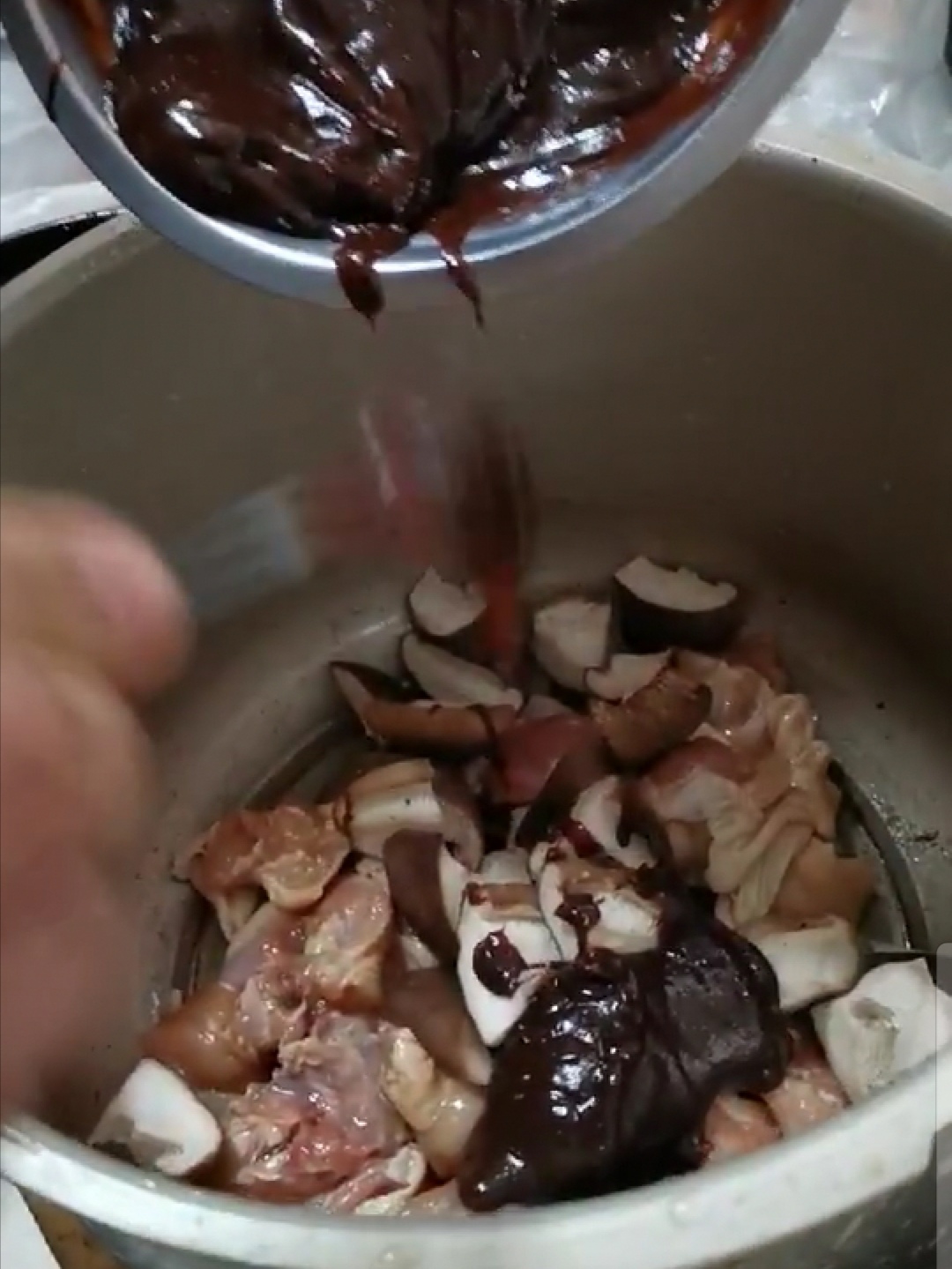 黄焖鸡教程正宗黄焖鸡酱料,正宗黄焖鸡有哪些酱料和小料