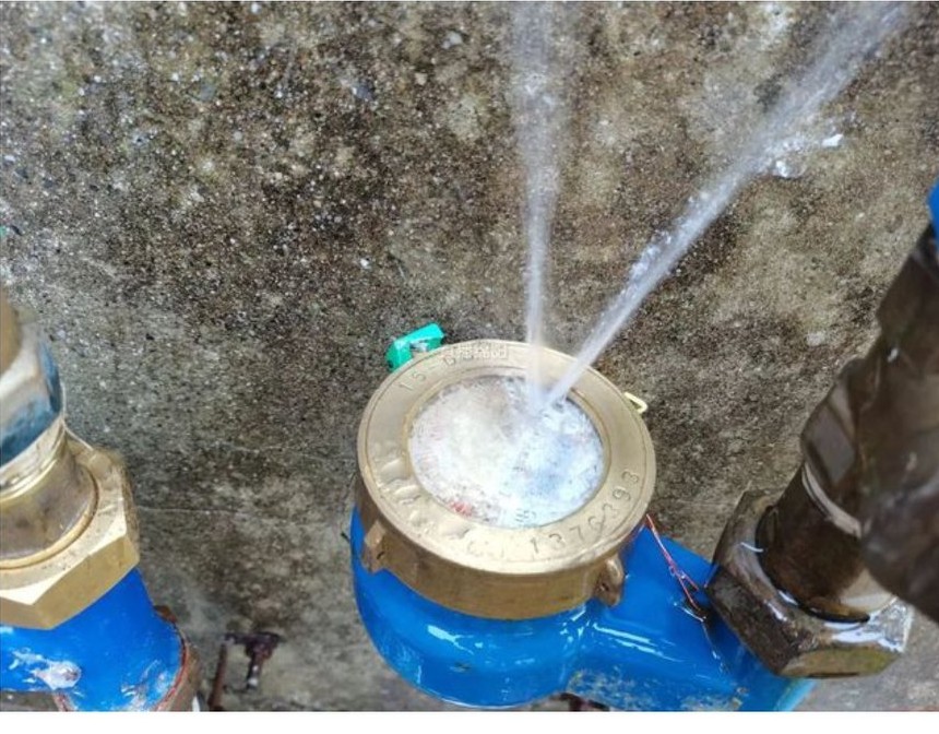 水表玻璃坏了怎样换视频,维修水表的玻璃多少钱