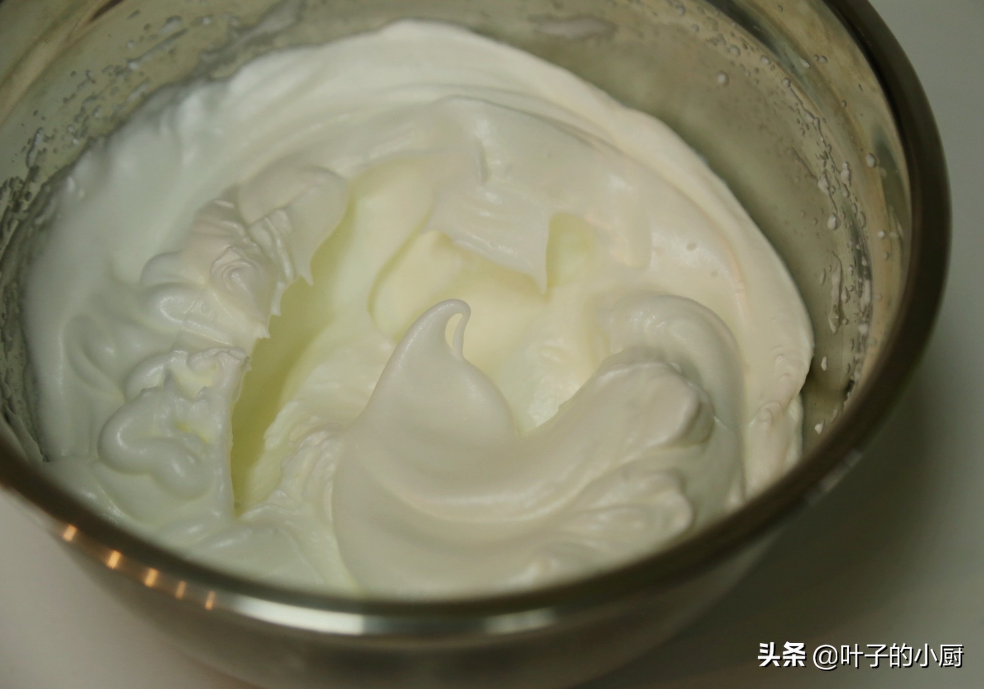 超级简单的蛋糕一学就会只用烤箱,又软又好吃的蛋糕配方