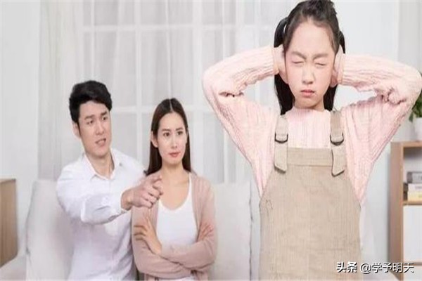 对青春期有逆反心理孩子的教育,面对青春期的孩子家长如何教育