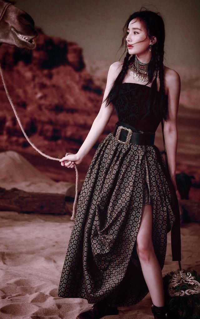 杨幂身材有多好穿粉色裙子,杨幂的长裙子