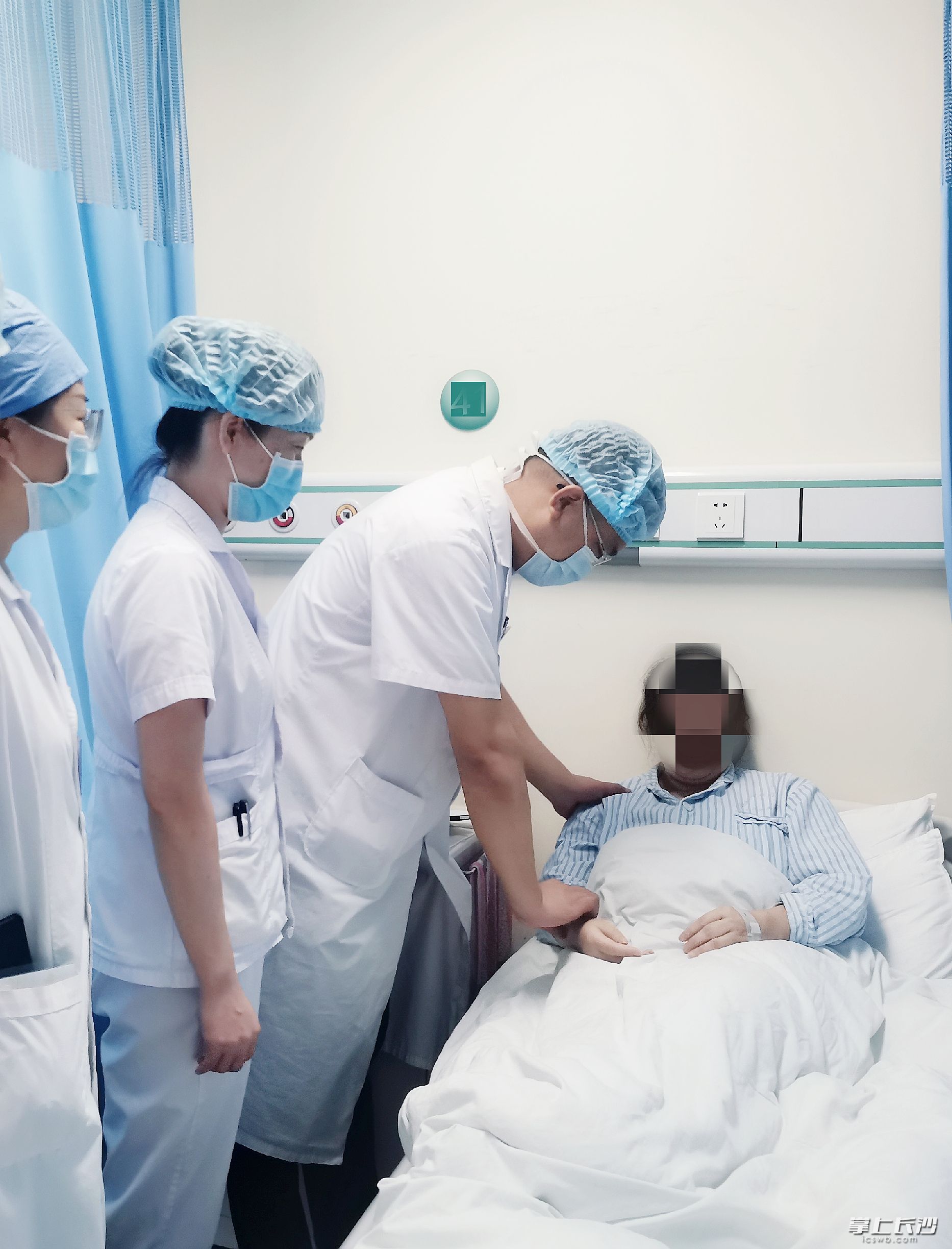 “感谢医生，解决了我多年的难言之隐！”女子炎夏不敢穿露肩装，原来腋下长了这个……