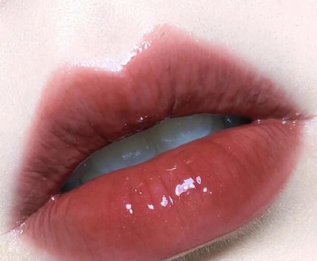 有了唇膏再也不怕冬天了,有了它再也不用担心口红涂不均匀