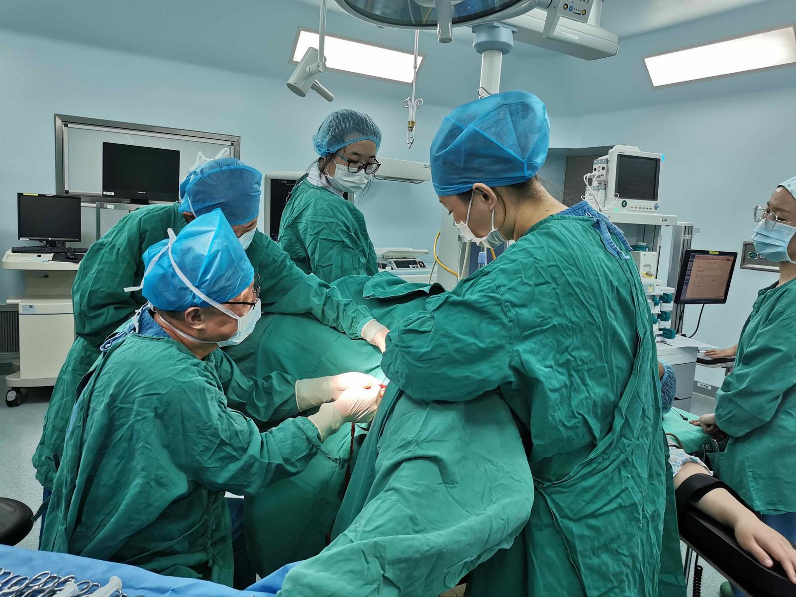 产后大出血产妇抢救,产妇大出血8000毫升后续