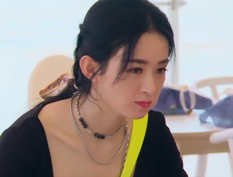 赵丽颖《中餐厅》备菜时舔手指,做菜直接上手,坏习惯太难改