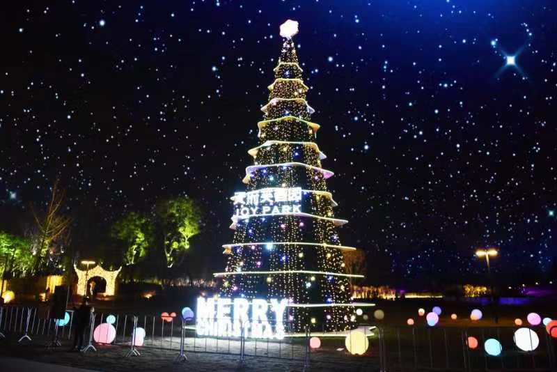 巨型圣诞树亮相天府芙蓉园造圣诞幻梦啦！还有亲子免费乐玩！