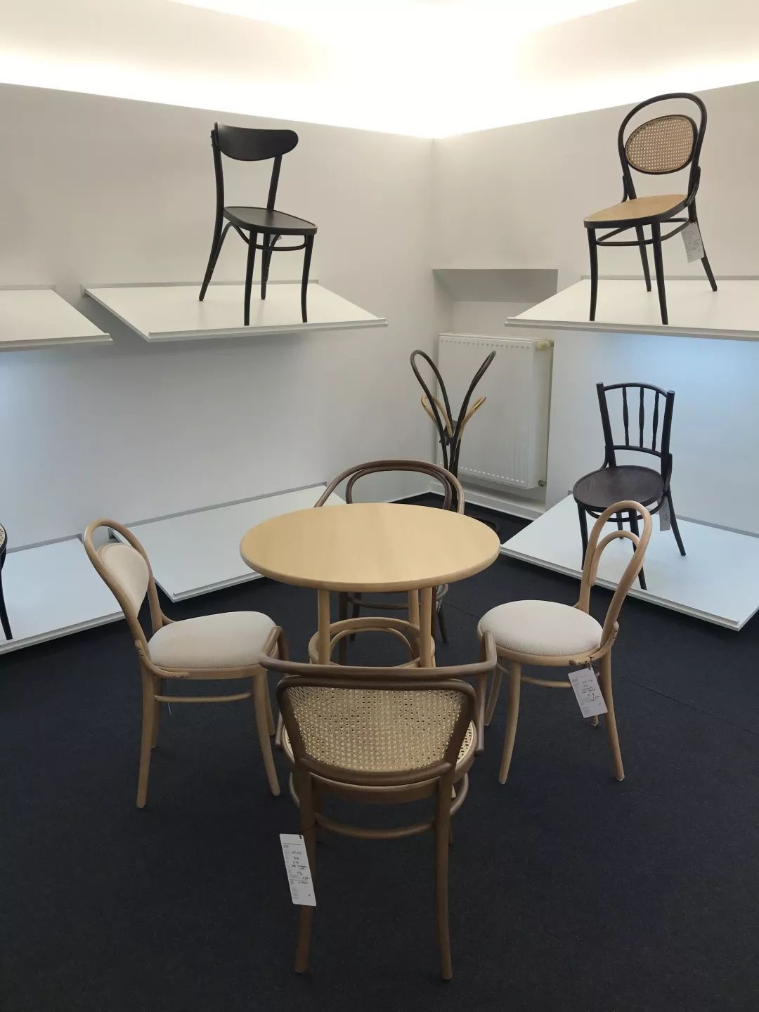 探访TON工厂看经典椅子背后的故事|疯狂24h我们去捷克干了啥?