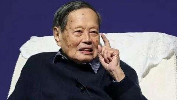华罗庚和杨振宁谁比较厉害,杨振宁排名全球物理学家第几
