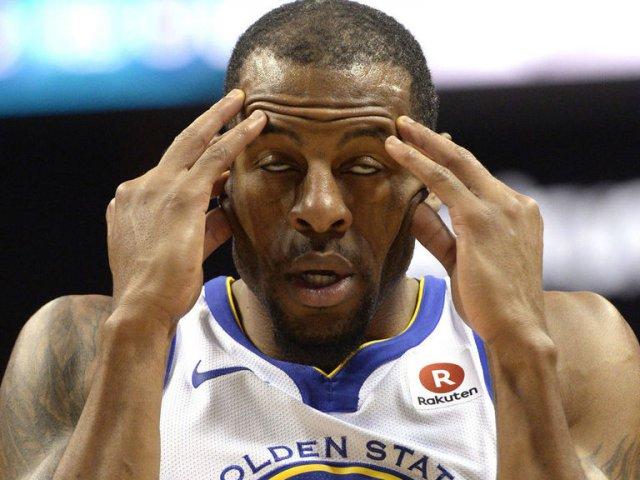 心疼！一战术时隔73年首次出现，库里又成马蜂窝，卢真是鬼才