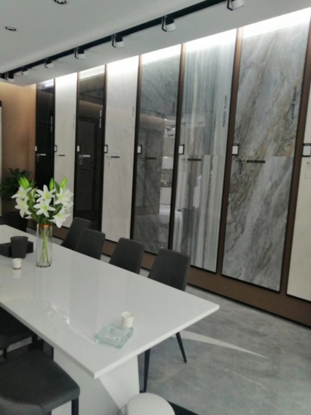 选什么样的瓷砖比较好,带logo的瓷砖会不会靠谱点