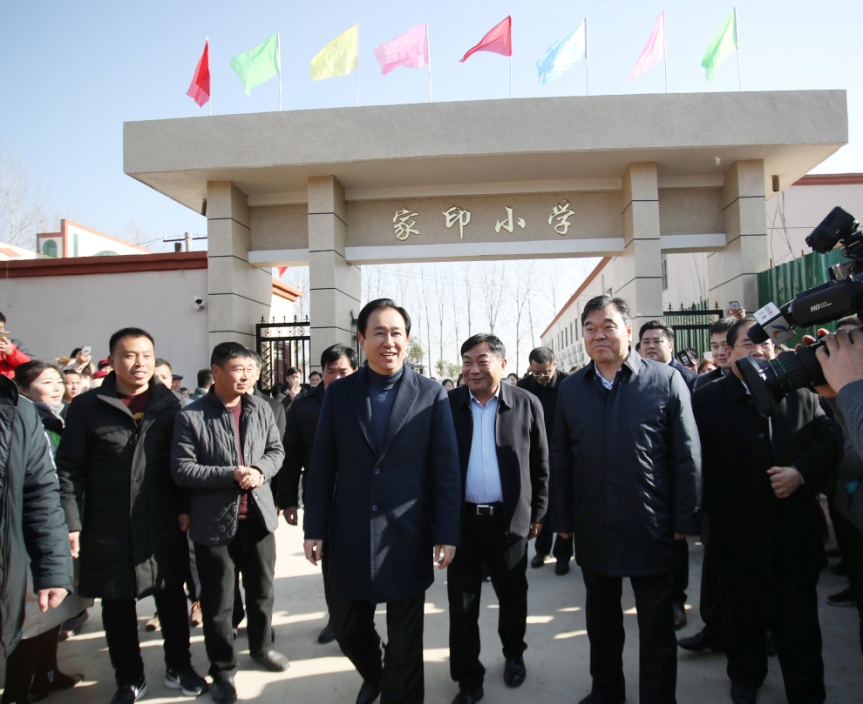 2018许家印回故乡视频,许家印回老家探亲再捐6.5亿