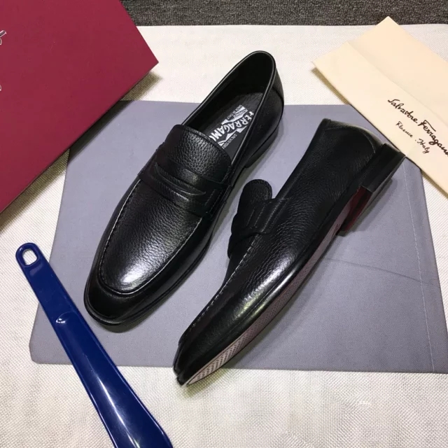 皮鞋最新款菲拉格慕,皮鞋菲拉格慕和普拉达哪个好