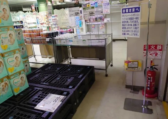 日本人抢购卫生纸的原因,为什么日本人要放厕纸