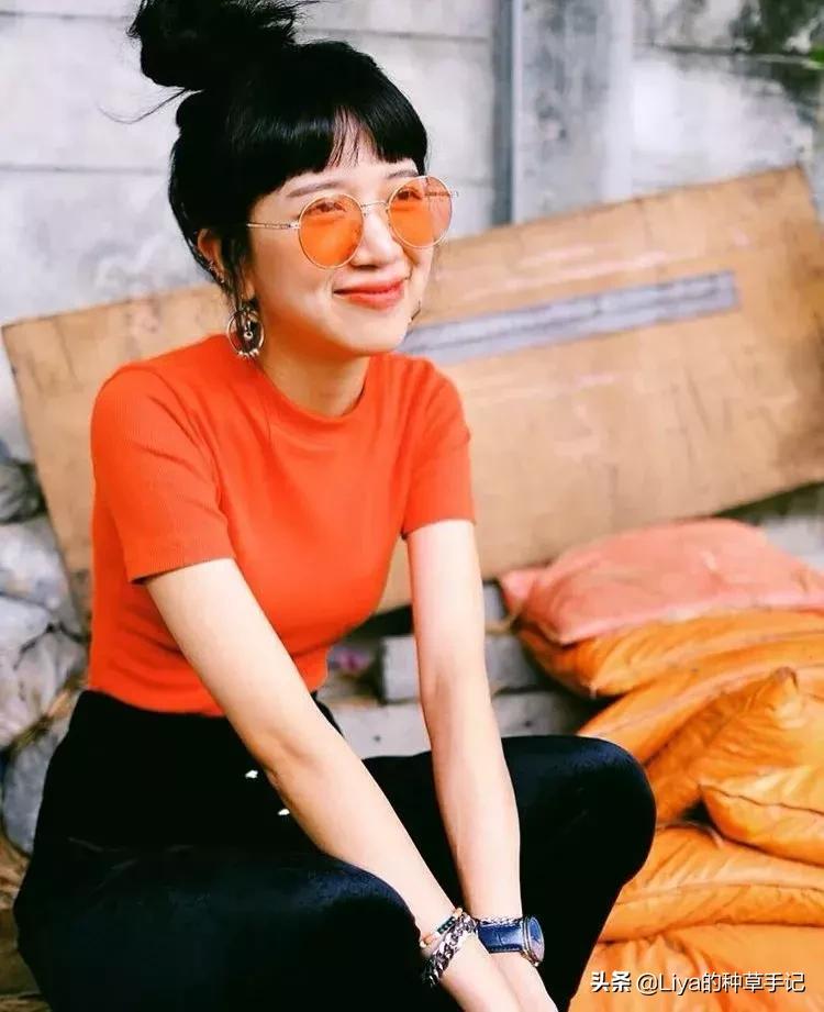 今年爆火的脏橘色,2019超in脏橘色千万别穿会上瘾