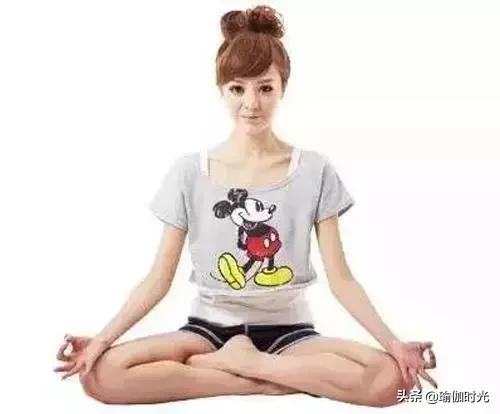 紧致腹部线条的瑜伽动作,平坦紧致小腹瑜伽