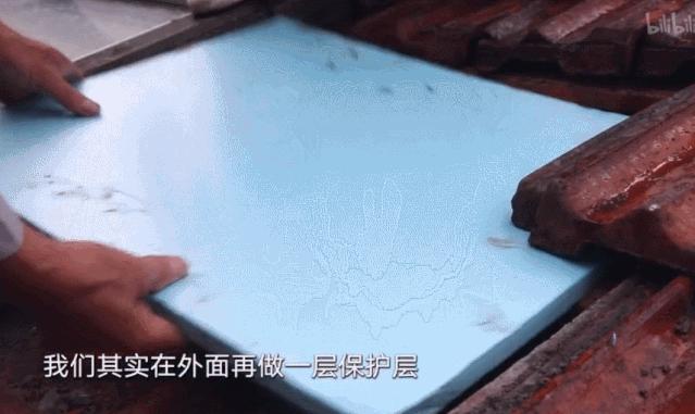 上海11㎡蜗牛窝住两代人,睡觉腿伸不直站着头碰天花板,还住30年