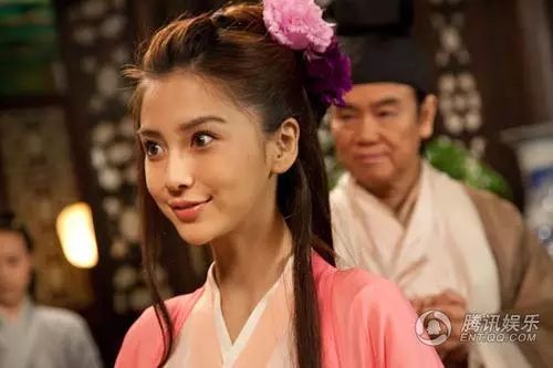 肖战与孟美岐不和？还是表情管理没到位！