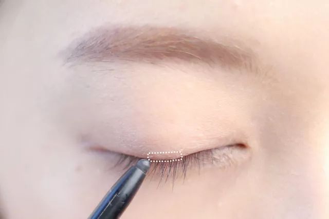 画眼线简单好看,画眼线要不要画下眼线