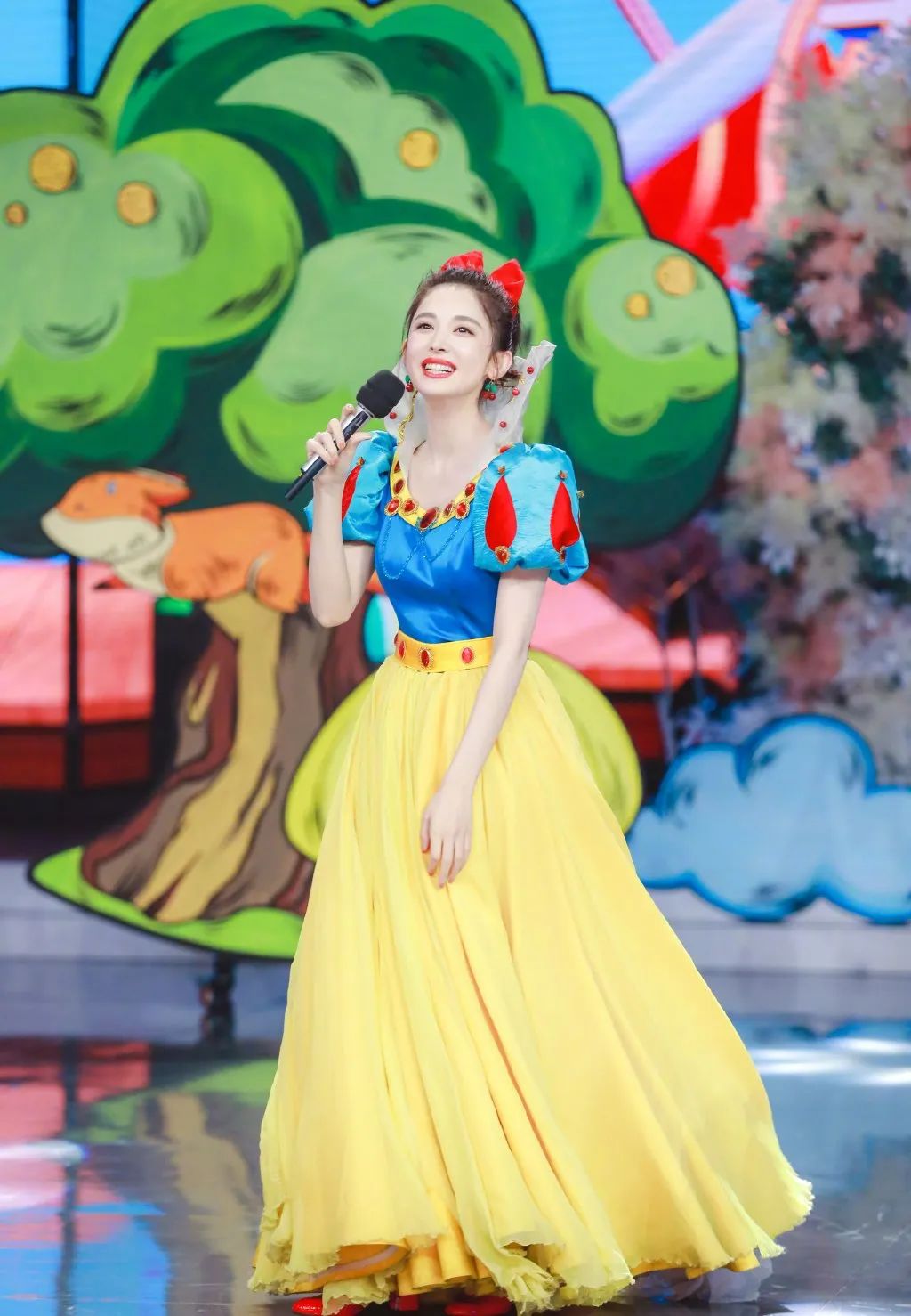 淡黄的长裙蓬松的头发完整版原音,淡黄的长裙蓬松的头发