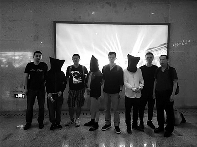 用5个微信做生意，设3台电脑同步“办公” 湖州破获史上最大烟弹非法经营案