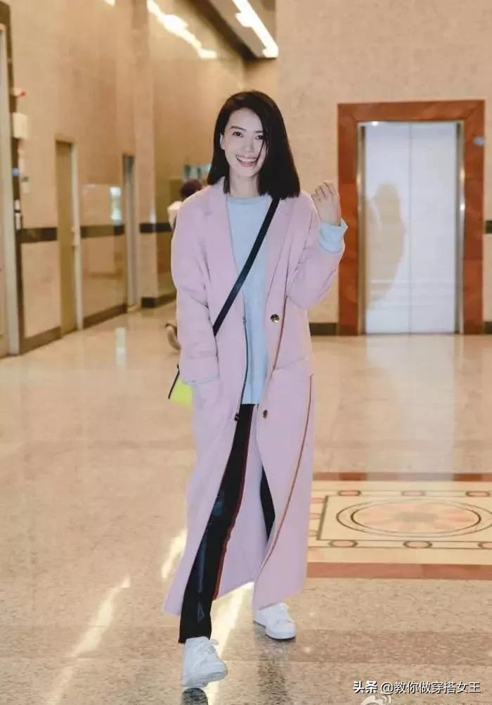 米杏色和驼色白驼绒哪个色更好看,深灰色和咖啡色黄皮穿哪个好看