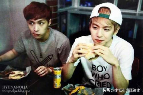 边伯贤和粉丝偶遇,偶遇边伯贤吴世勋逛街