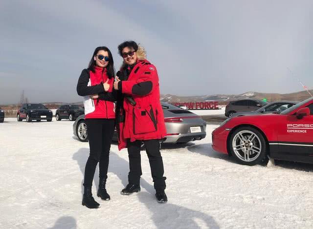 保时捷911冰面上漂移,保时捷汽车911玩雪