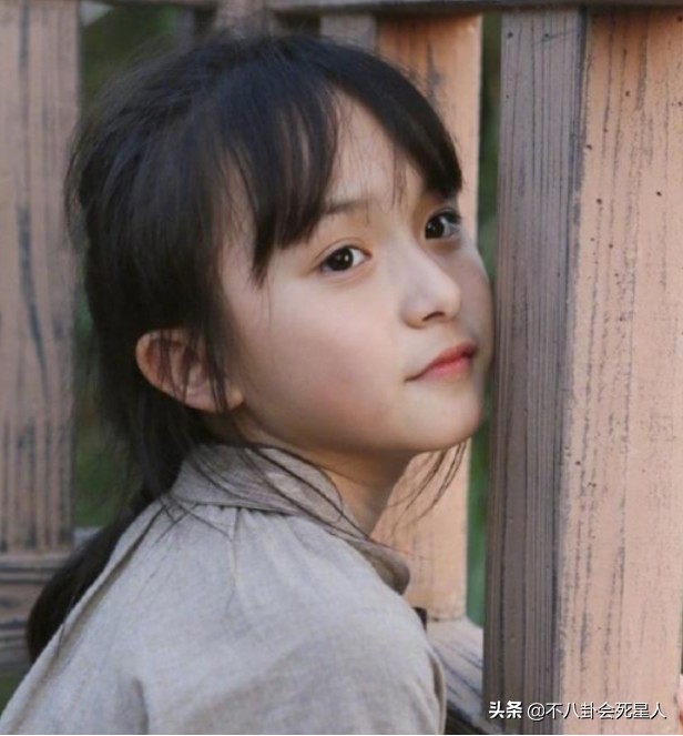 最火小童星女,童星出道的她如今18岁越来越漂亮