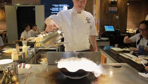 铁板多次烧红会怎么样,铁板上面放油一烧就蒸发了