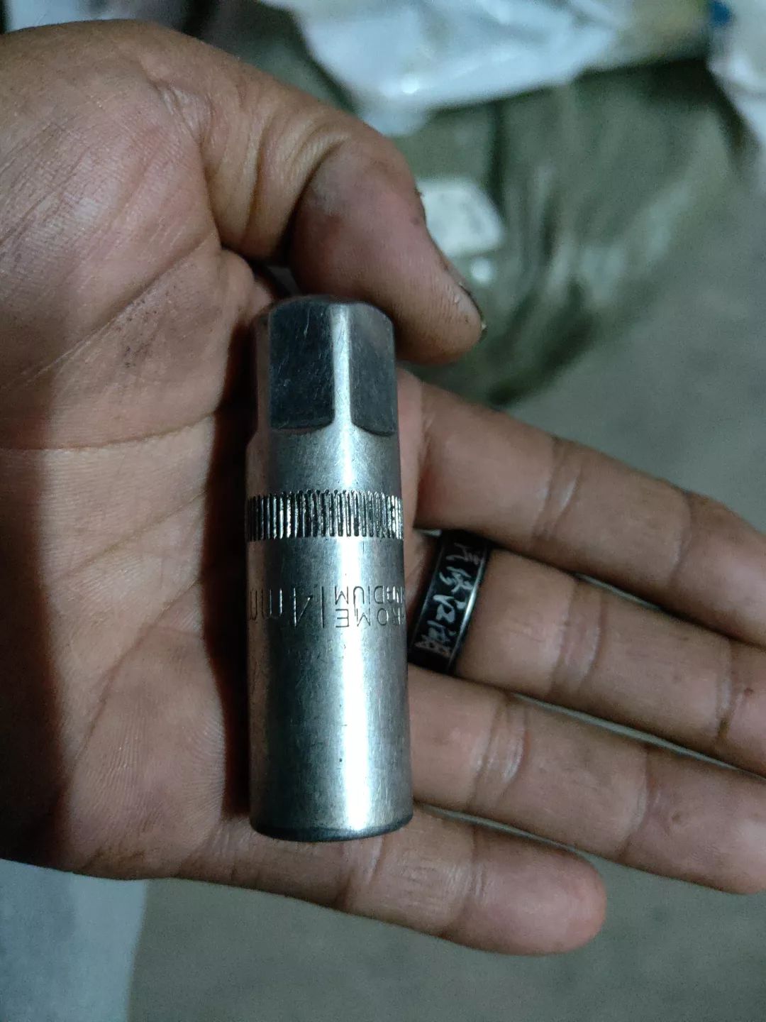 尼桑骐达1.6t更换铱铂金火花塞,日产阳光2011款换火花塞