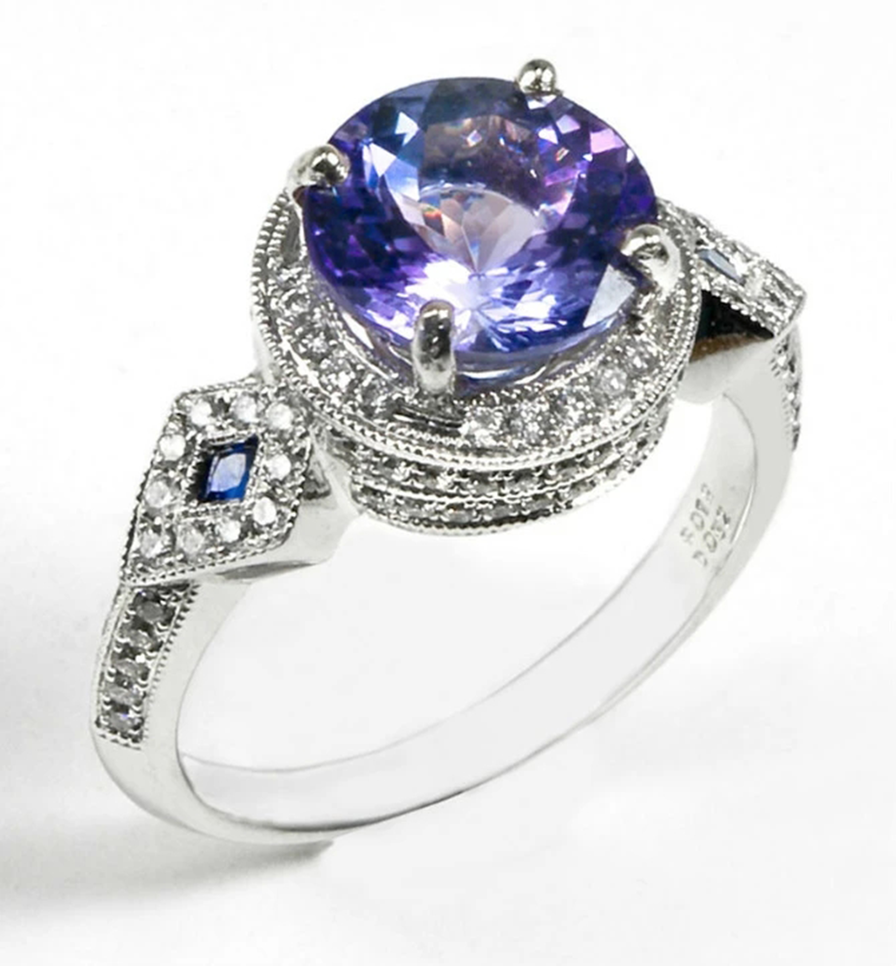 坦桑石属性是什么,坦桑石是天然的么