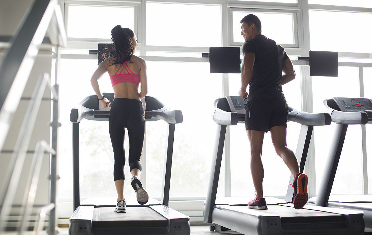 健身房器械椭圆机和跑步机,椭圆机锻炼怎么达到跑步效果