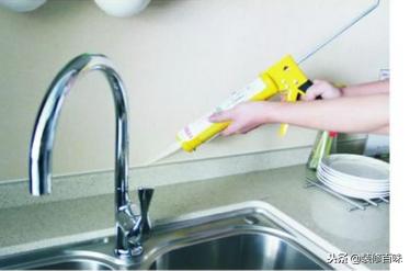 家里玻璃胶发黑了怎么重新弄,家里的玻璃胶发黑怎么清洗