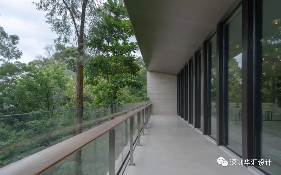 深圳莲花山公园展示中心——糅合自然与陈列的墙/深圳华汇设计