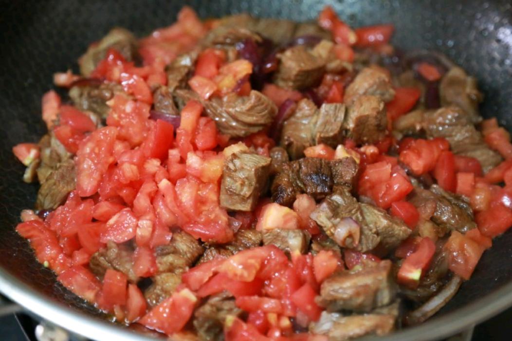 天冷了吃点啥番茄土豆炖牛肉,土豆炖牛肉西红柿的做法儿童